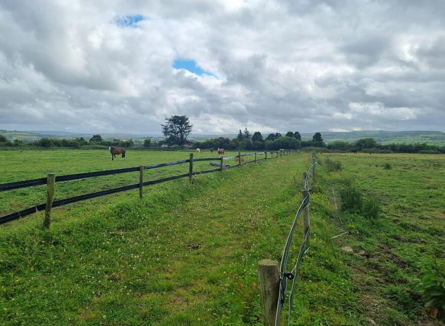 Whitethorn Equestrian Centre, Knocknasnaa, Abbeyfeale, V9476C0