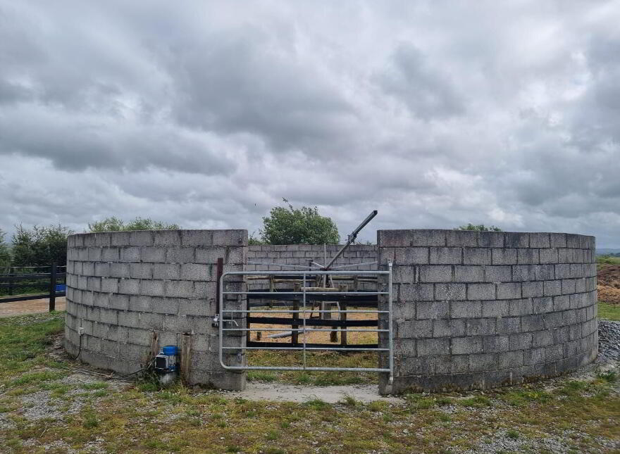 Whitethorn Equestrian Centre, Knocknasnaa, Abbeyfeale, V9476C0