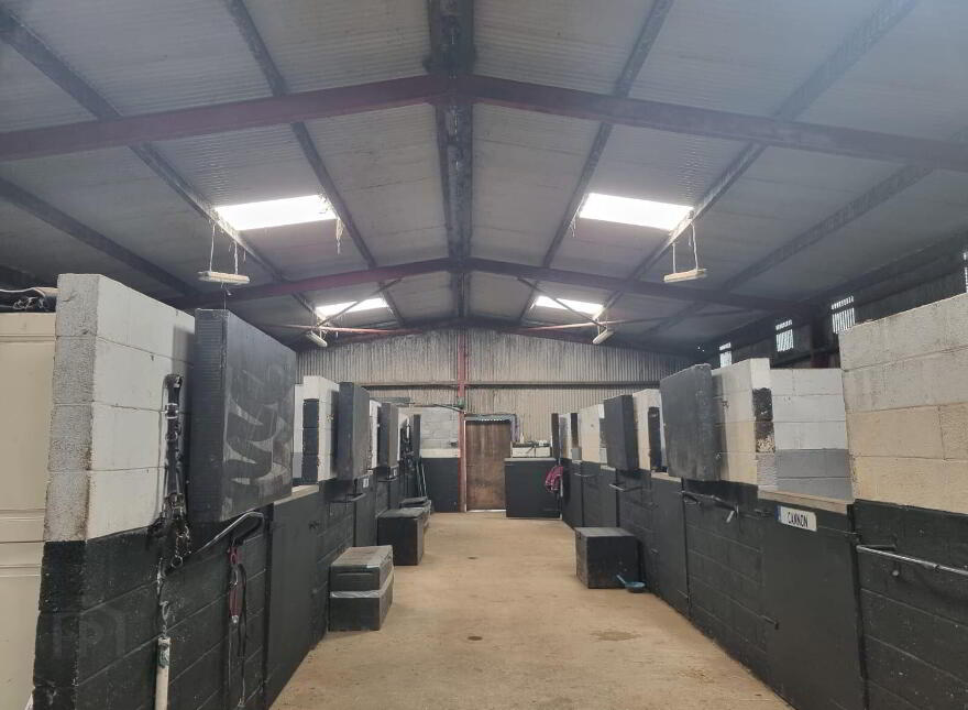 Whitethorn Equestrian Centre, Knocknasnaa, Abbeyfeale, V9476C0