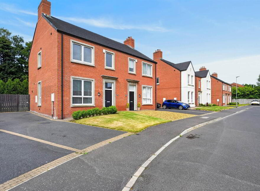 37 Wyncroft Gardens, Lisburn, BT28 2AU