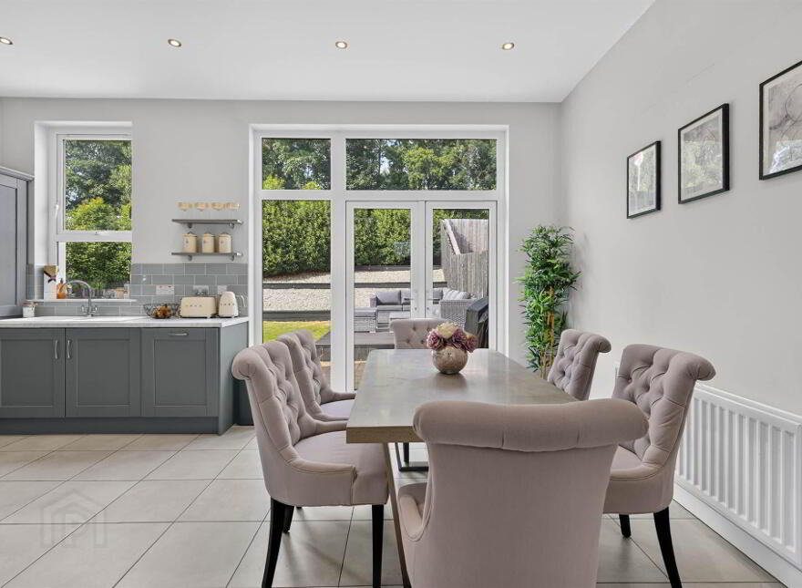 37 Wyncroft Gardens, Lisburn, BT28 2AU