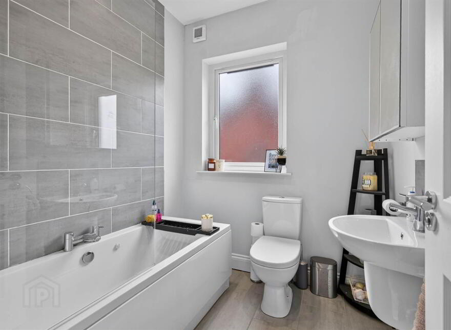 37 Wyncroft Gardens, Lisburn, BT28 2AU