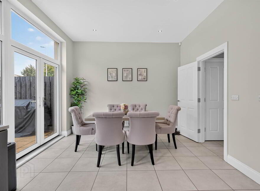 37 Wyncroft Gardens, Lisburn, BT28 2AU