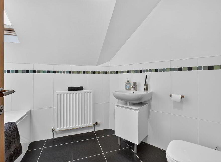 10 The Anchorage, Beach Road, Portballintrae, BT57 8WF