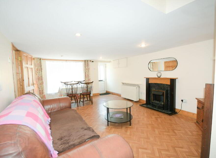 Ballinacarriga, Ballynacarriga, P47W778
