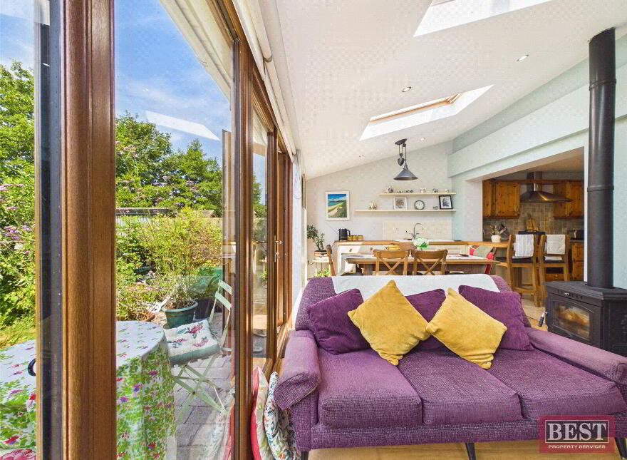 9 Carrickdesland, Warrenpoint, Newry, BT34 3WJ