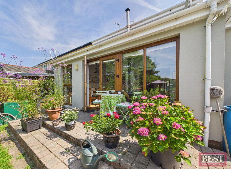 9 Carrickdesland, Warrenpoint, Newry, BT34 3WJ