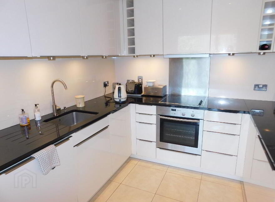 15 The Fastnet, Lancaster Gate, Western Road, T12PF50