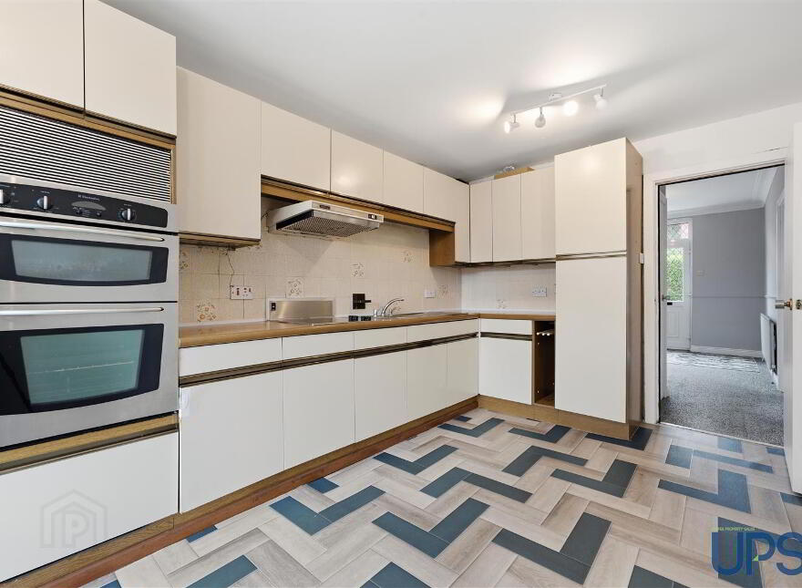3 Gransha Crescent, Glen Road, Belfast, BT11 8AS