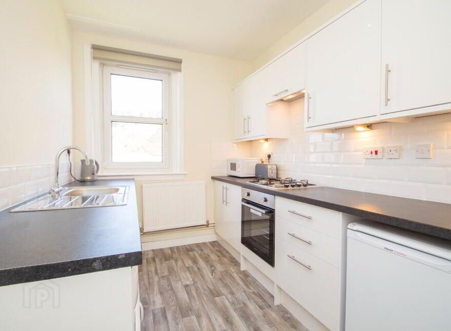 186 Pleasance, Edinburgh, EH8 9RT