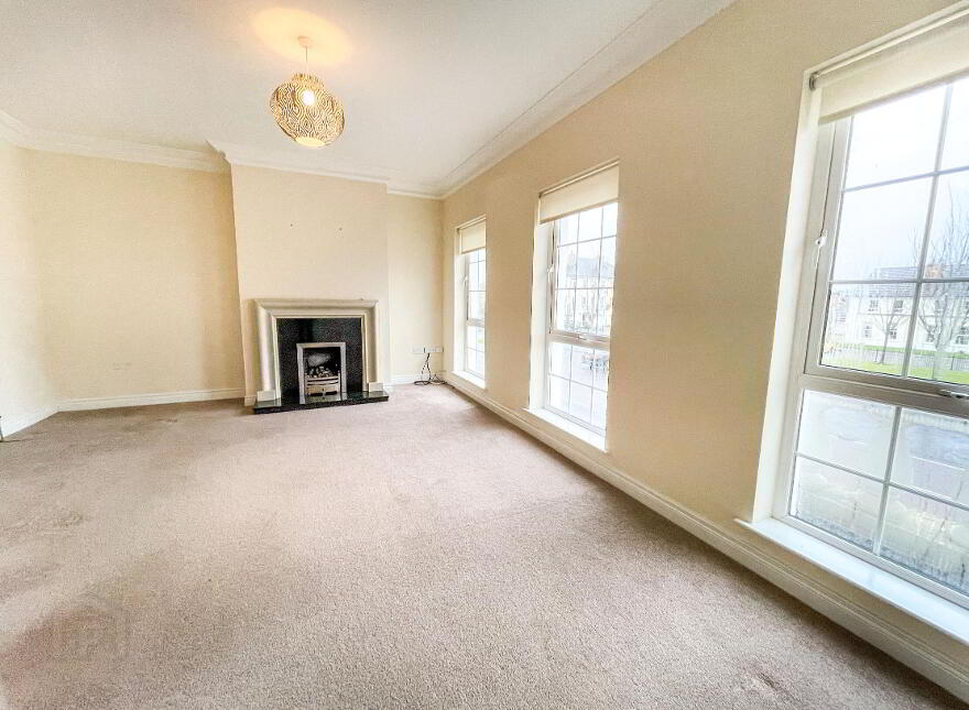 18 Berkeley Hall Square, Lisburn, BT27 5TB