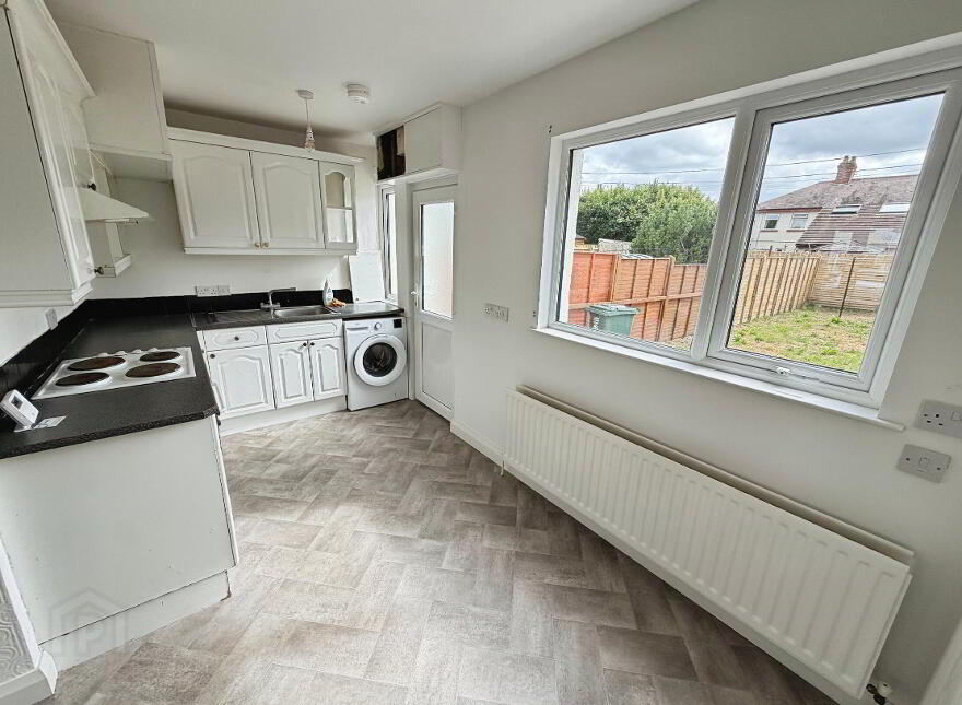 5 Strathearne Place, Lisburn, BT27 4TS