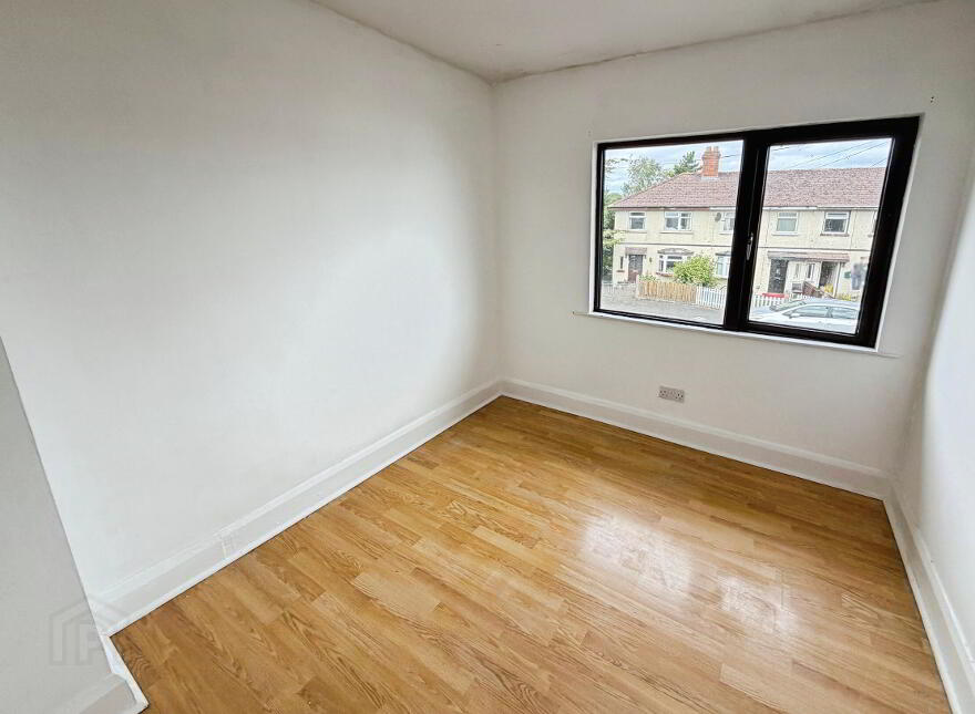 5 Strathearne Place, Lisburn, BT27 4TS