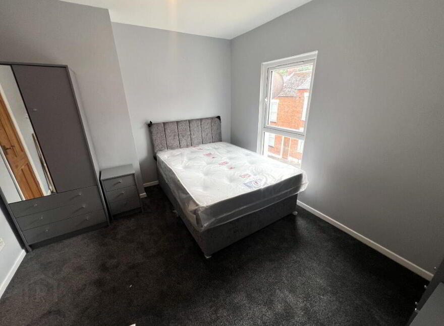 27 Oakley Street, Belfast, BT14 8BL