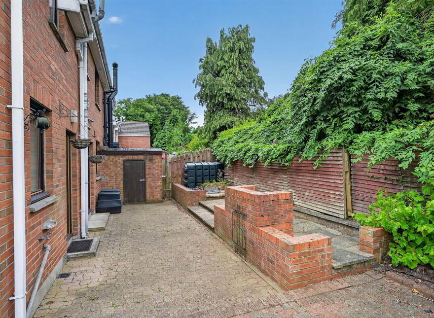 1 Harwich Mews, Hillsborough, BT26 6RH