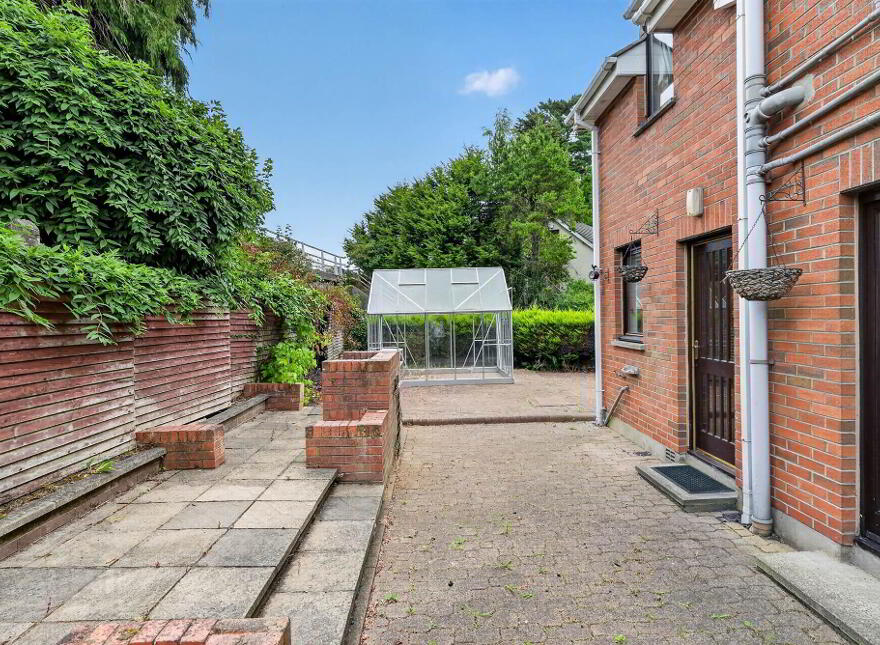 1 Harwich Mews, Hillsborough, BT26 6RH