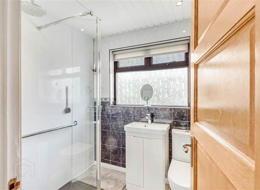 33 Erinvale Drive, Finaghy, Belfast, BT10 0GE