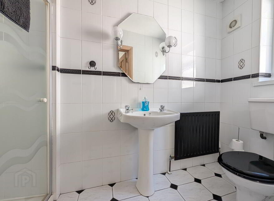Ringfort Manor, 33 Downpatrick Street, Rathfriland, BT34 5DG