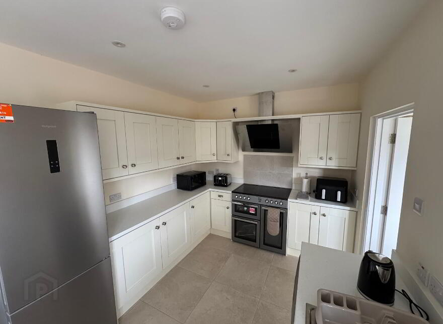 SHARED HOUSE, 6 Harberton Park, Waterside, Derry, BT47 2NB