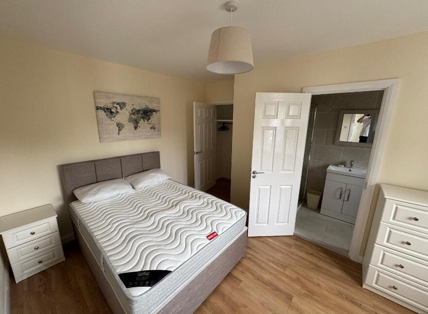 SHARED HOUSE, 6 Harberton Park, Waterside, Derry, BT47 2NB