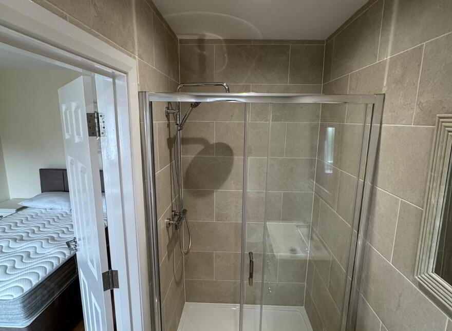SHARED HOUSE, 6 Harberton Park, Waterside, Derry, BT47 2NB