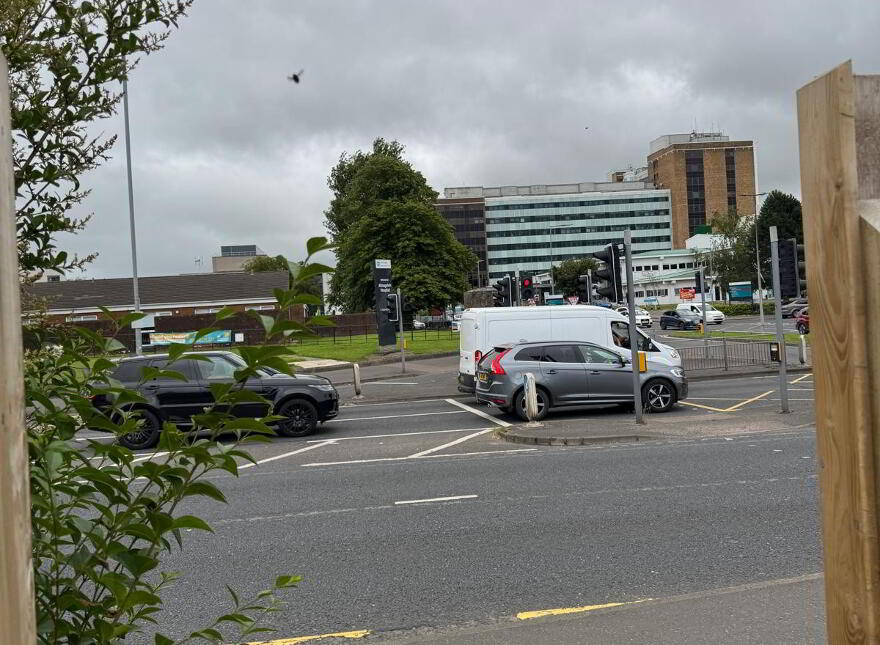 SHARED HOUSE, 6 Harberton Park, Waterside, Derry, BT47 2NB