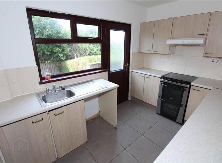 44 Castlecoole Park, Belfast, BT8 7BG