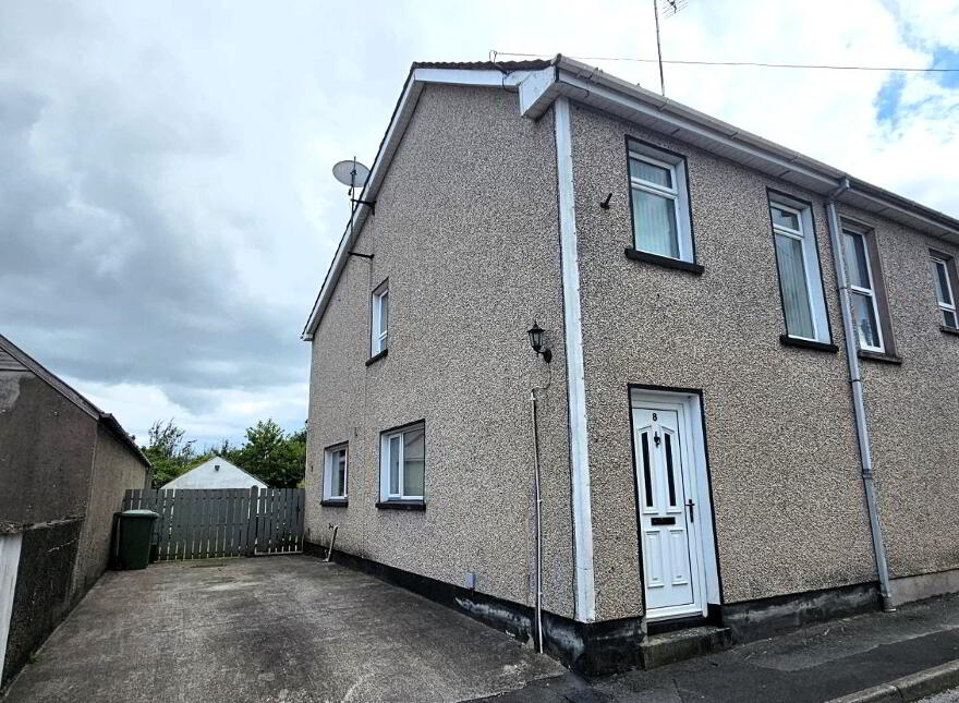 8 Cloghcor Road, Lisbellaw, BT94 5BD