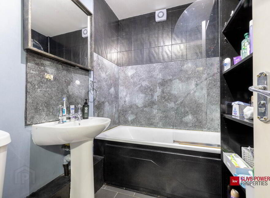 5b Heath Lodge Square, Belfast, BT13 3WG