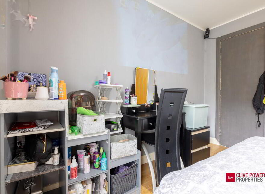 5b Heath Lodge Square, Belfast, BT13 3WG