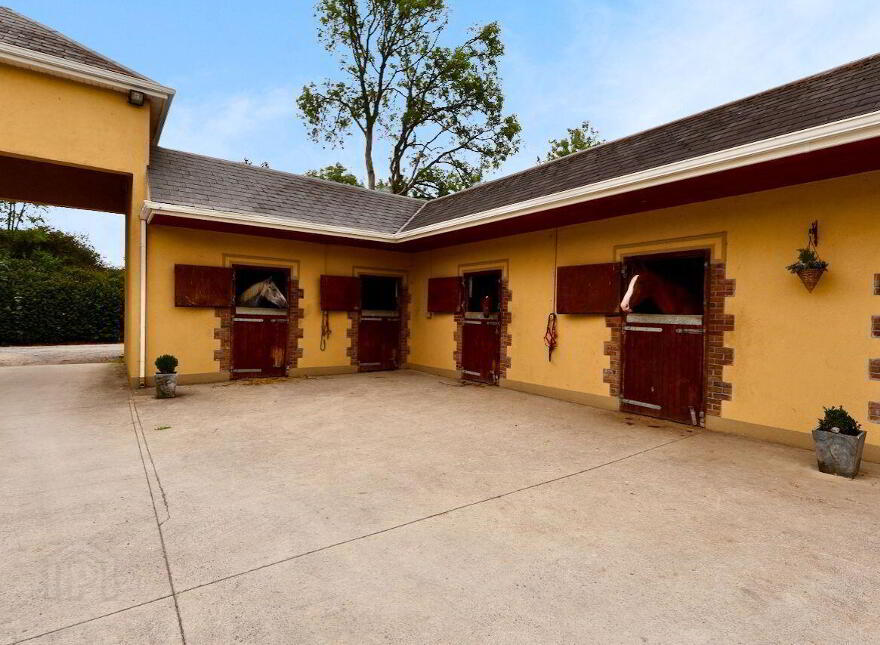 Creaghduff Stables, Coosan, Athlone, N37K3E3