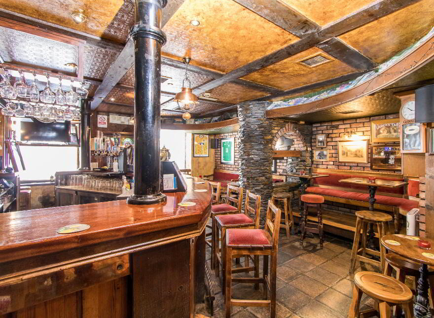 Public House, Down The Hatch, Thomas Street, F42WP74