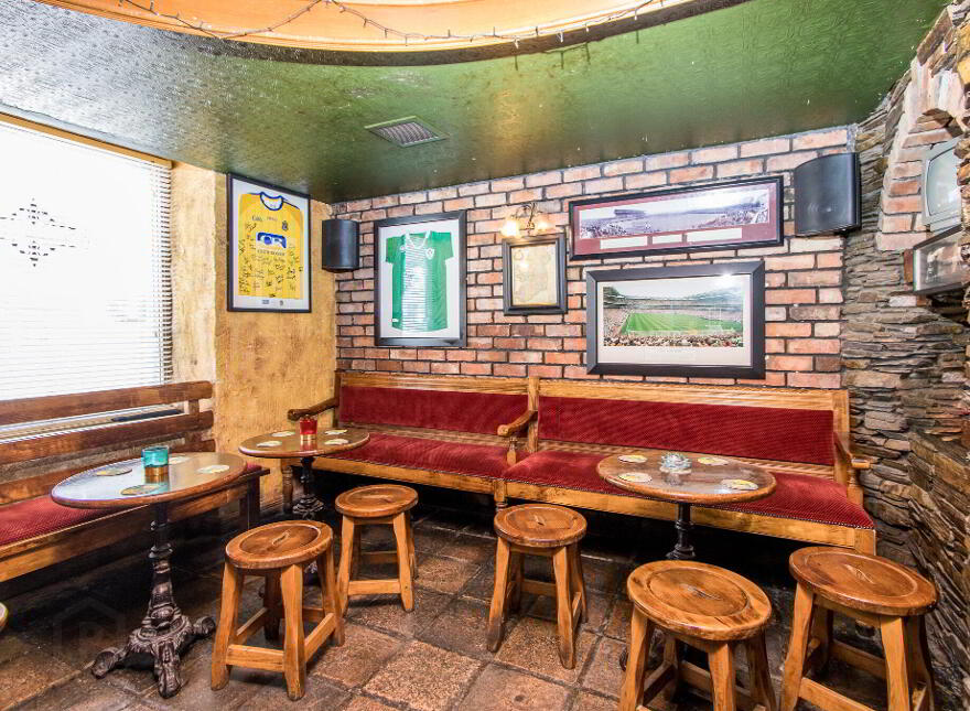 Public House, Down The Hatch, Thomas Street, F42WP74