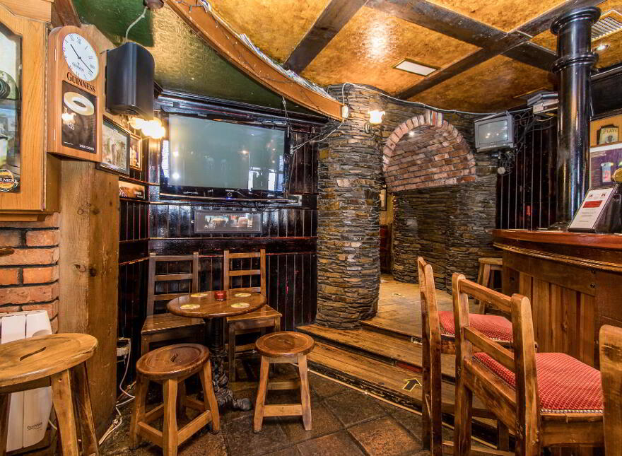 Public House, Down The Hatch, Thomas Street, F42WP74