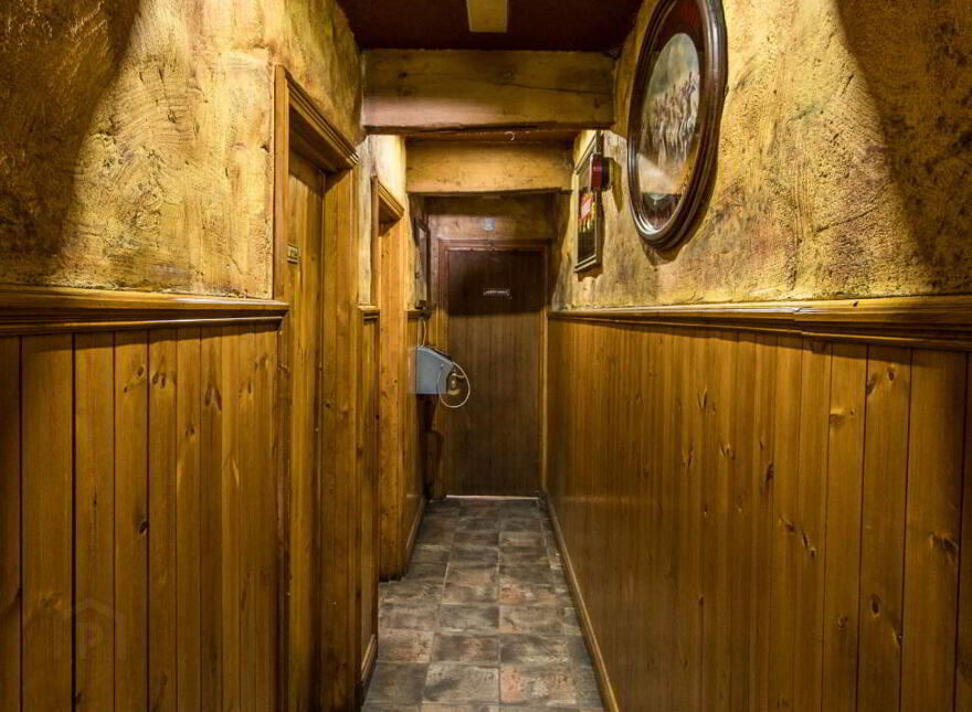 Public House, Down The Hatch, Thomas Street, F42WP74