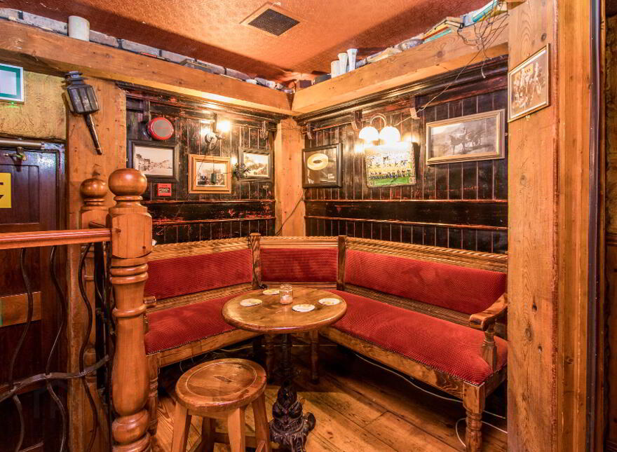Public House, Down The Hatch, Thomas Street, F42WP74