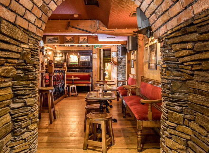 Public House, Down The Hatch, Thomas Street, F42WP74