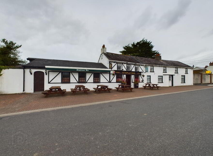 Stapleton's Bar, Semi Detached Home & Commercial Plot, Main Street, Slieverue, X91EK88