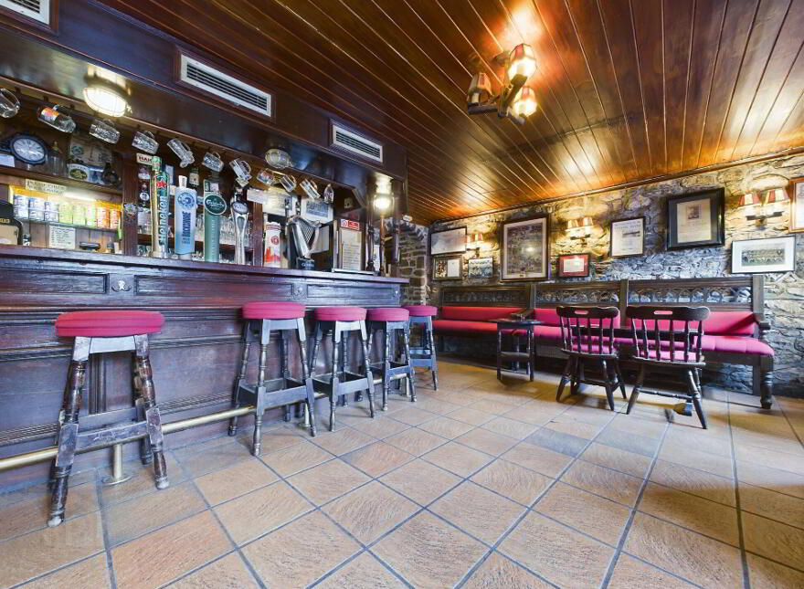 Stapleton's Bar, Semi Detached Home & Commercial Plot, Main Street, Slieverue, X91EK88