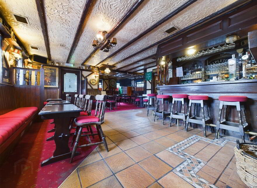 Stapleton's Bar, Semi Detached Home & Commercial Plot, Main Street, Slieverue, X91EK88