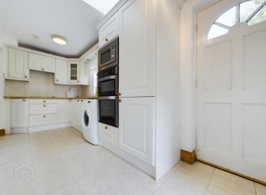 Stapleton's Bar, Semi Detached Home & Commercial Plot, Main Street, Slieverue, X91EK88
