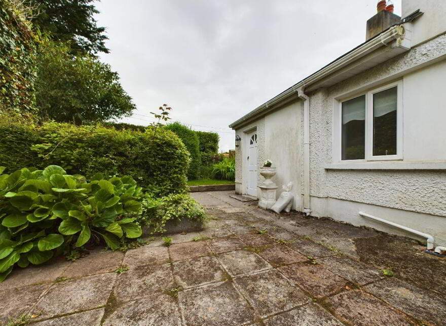 Stapleton's Bar, Semi Detached Home & Commercial Plot, Main Street, Slieverue, X91EK88
