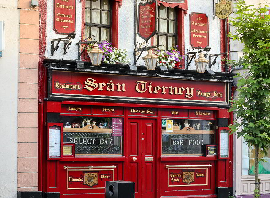 Sean Tierney's Bar & Restaurant, 13 O'Connell St, Clonmel, E91RD83