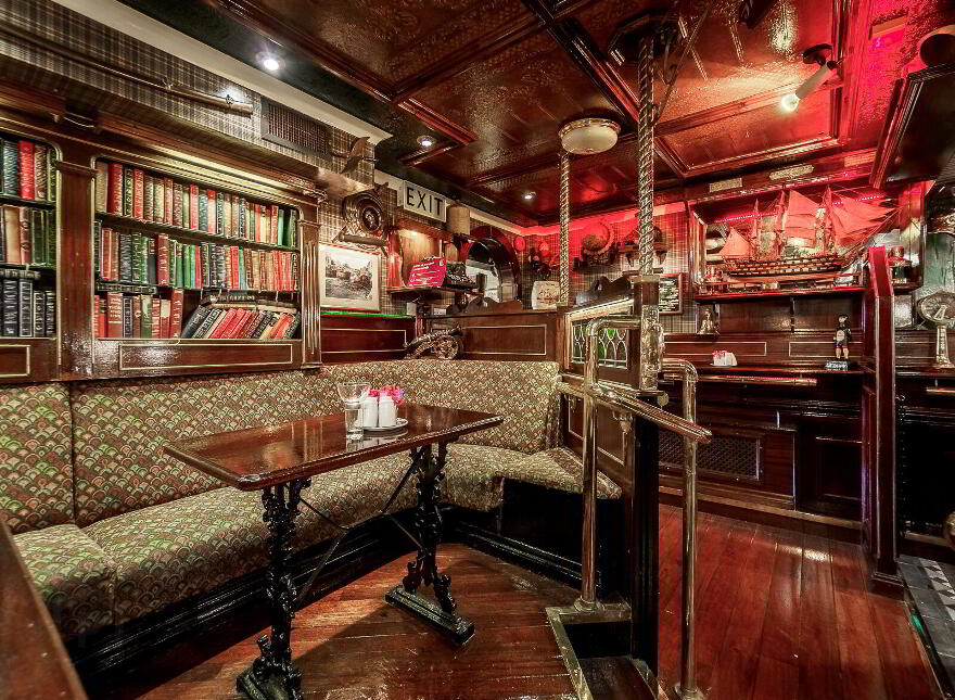 Sean Tierney's Bar & Restaurant, 13 O'Connell St, Clonmel, E91RD83