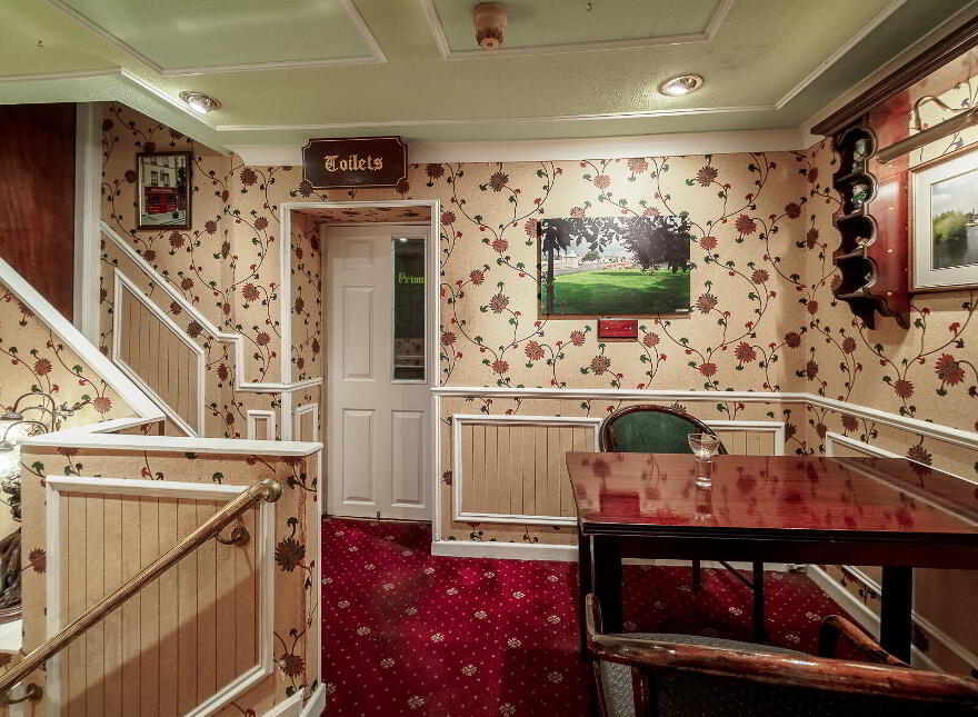 Sean Tierney's Bar & Restaurant, 13 O'Connell St, Clonmel, E91RD83