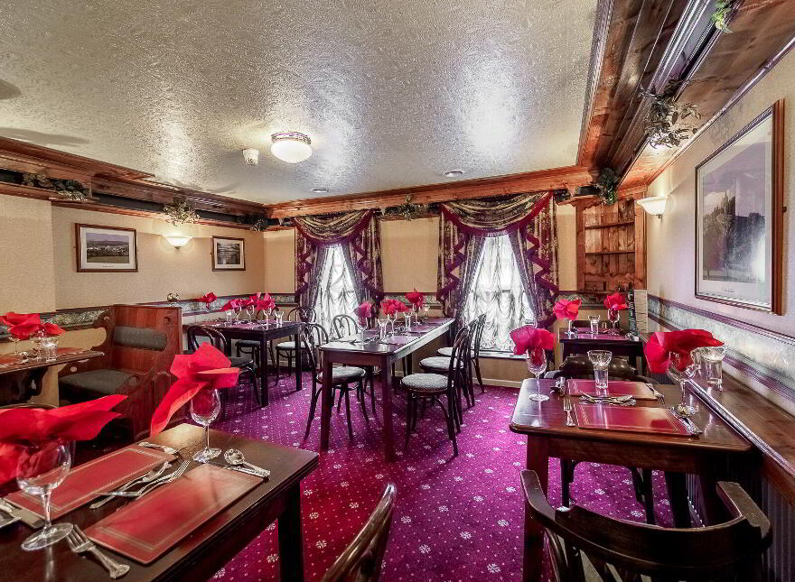 Sean Tierney's Bar & Restaurant, 13 O'Connell St, Clonmel, E91RD83