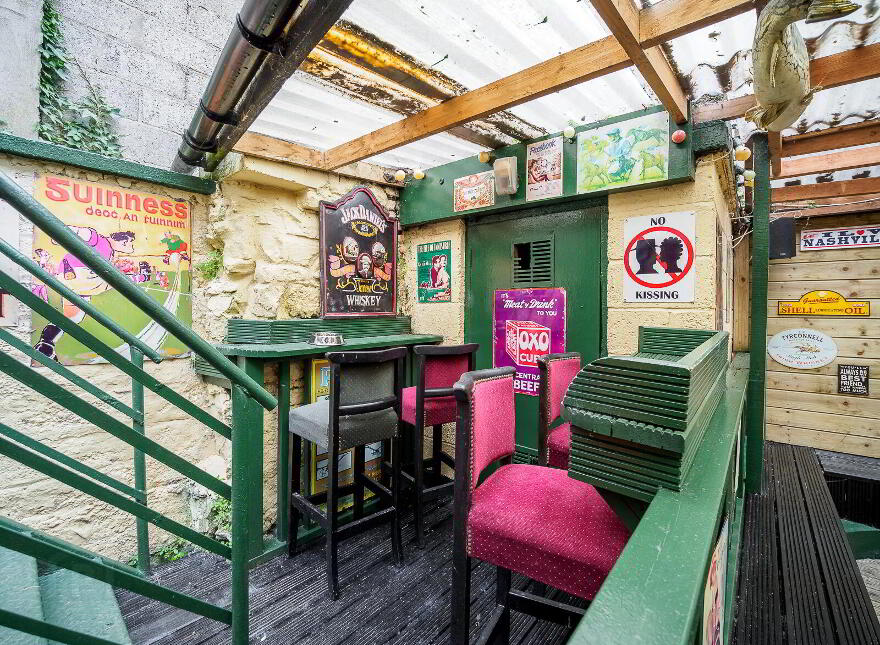 Sean Tierney's Bar & Restaurant, 13 O'Connell St, Clonmel, E91RD83