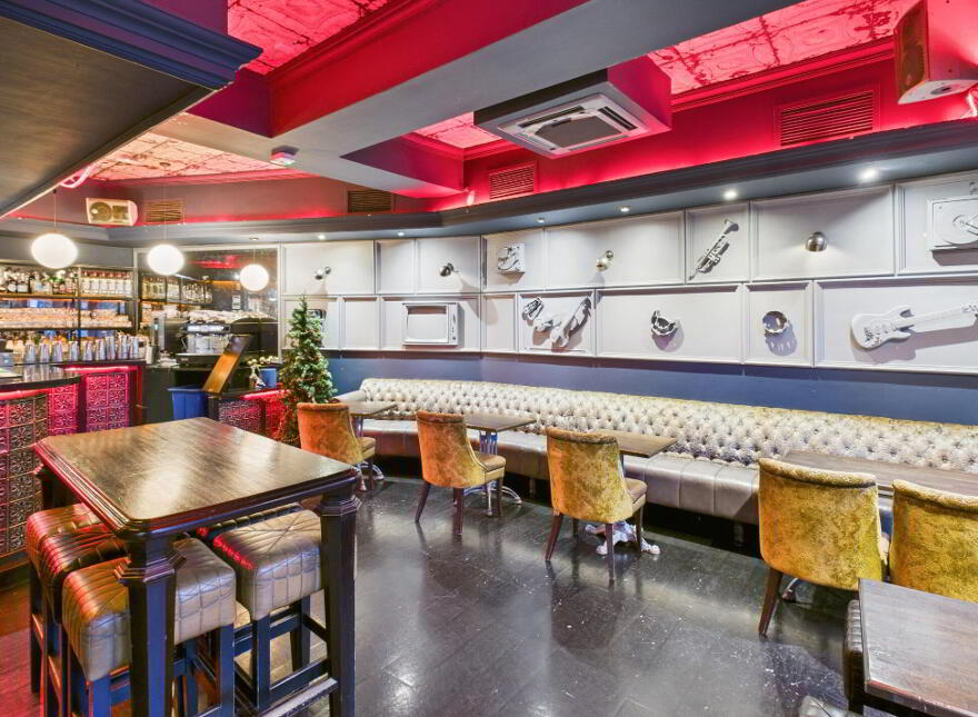 57 The Kazbar & Davy Mac's, John Street, 7 John's Avenue, Waterford City, X91F974
