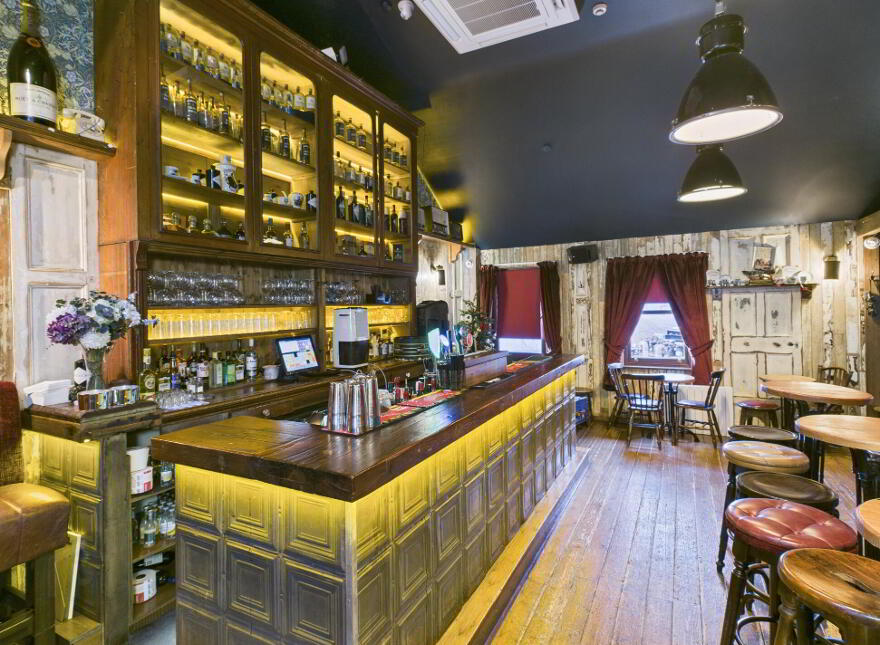 57 The Kazbar & Davy Mac's, John Street, 7 John's Avenue, Waterford City, X91F974