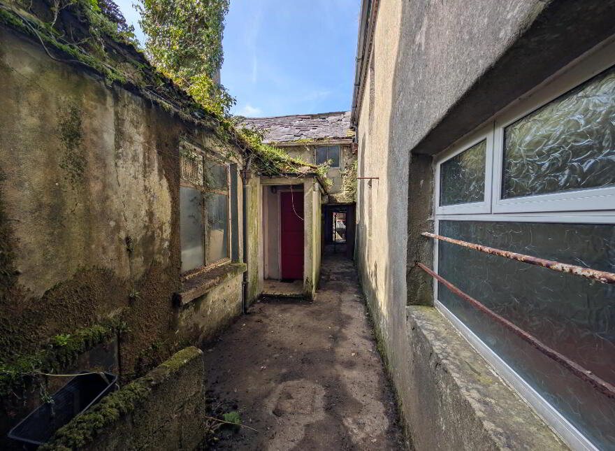 Market Street, Swinford, F12DK49